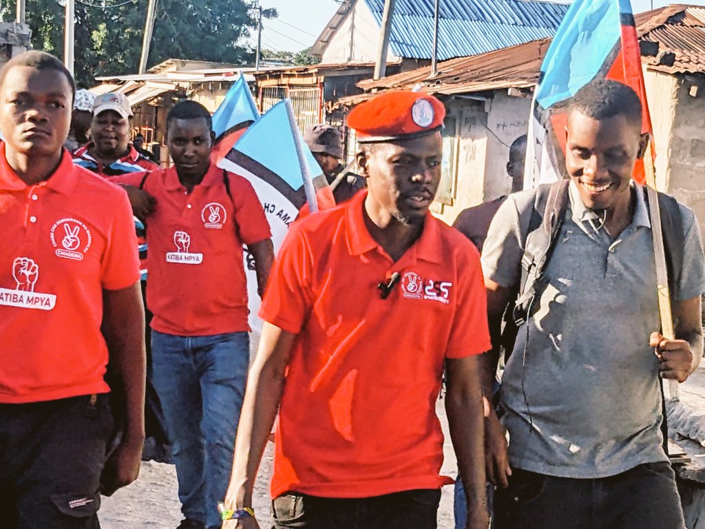 DEUSDEDITHSOKA's tweet photo. Leo Tulipita #MguukwaMguu Kata ya Chang'ombe Wilaya ya #Temeke tunatoa elimu kwa Umma kujua haki zao na kuhamasisha Wananchi kujiandikisha katika daftari la Mpiga kura Serekali ya Mtaa. Leo tumefikia wakazi elfu Moja
Operation hii imeanza Asubuhi Leo
na itaendelea tena Kesho 🙏 https://t.co/optdskBy0o