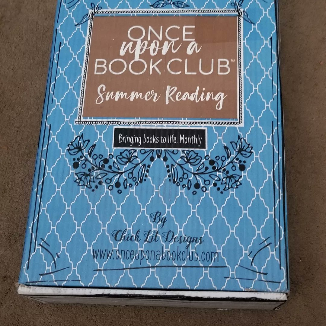 JerseyGirlBook's tweet image. Today's Book Mail: @OUABookClub Special Summer Book Box #OUABC #SummerBookBox #HistoricalFiction #WomensFiction