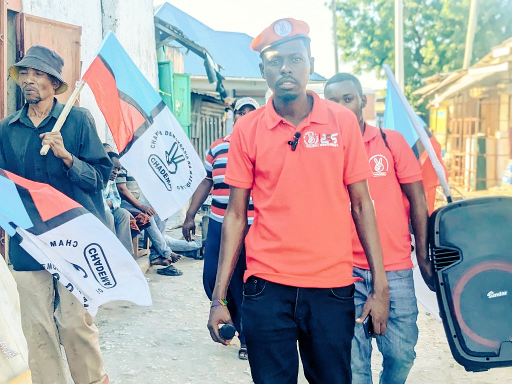 DEUSDEDITHSOKA's tweet photo. Leo Tulipita #MguukwaMguu Kata ya Chang'ombe Wilaya ya #Temeke tunatoa elimu kwa Umma kujua haki zao na kuhamasisha Wananchi kujiandikisha katika daftari la Mpiga kura Serekali ya Mtaa. Leo tumefikia wakazi elfu Moja
Operation hii imeanza Asubuhi Leo
na itaendelea tena Kesho 🙏 https://t.co/optdskBy0o