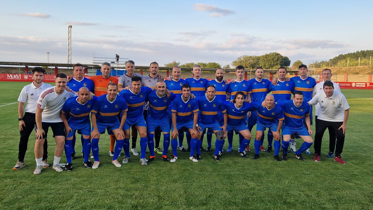 futbolaragon's tweet photo. #RFAF 𝗣𝗔𝗥𝗧𝗜𝗗𝗢 𝗟𝗘𝗬𝗘𝗡𝗗𝗔𝗦 I TARAZONA

⚽️ Selección @futbolaragon-@leyendasespana

📌𝘼𝙧𝙧𝙖𝙣𝙘𝙖 𝙚𝙡 𝙥𝙖𝙧𝙩𝙞𝙙𝙤 https://t.co/69X7ZM5Cxr