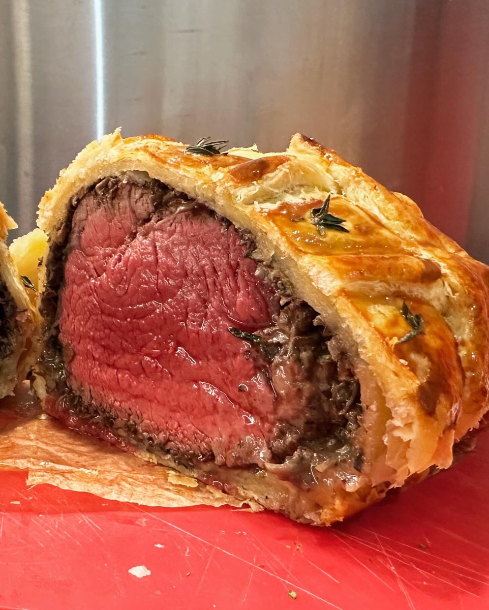 ishkolhatkar's tweet photo. Should be no surprise that one of my love languages is ‘Making overly complicated meals’. Dinner with Hannah. I haven’t cooked in two weeks. So naturally I made Beef Wellington, Cavalo Nero, baby carrots and herbed Jersey Royals #CookWithIsh 

2/2 https://t.co/5txExMkAH3