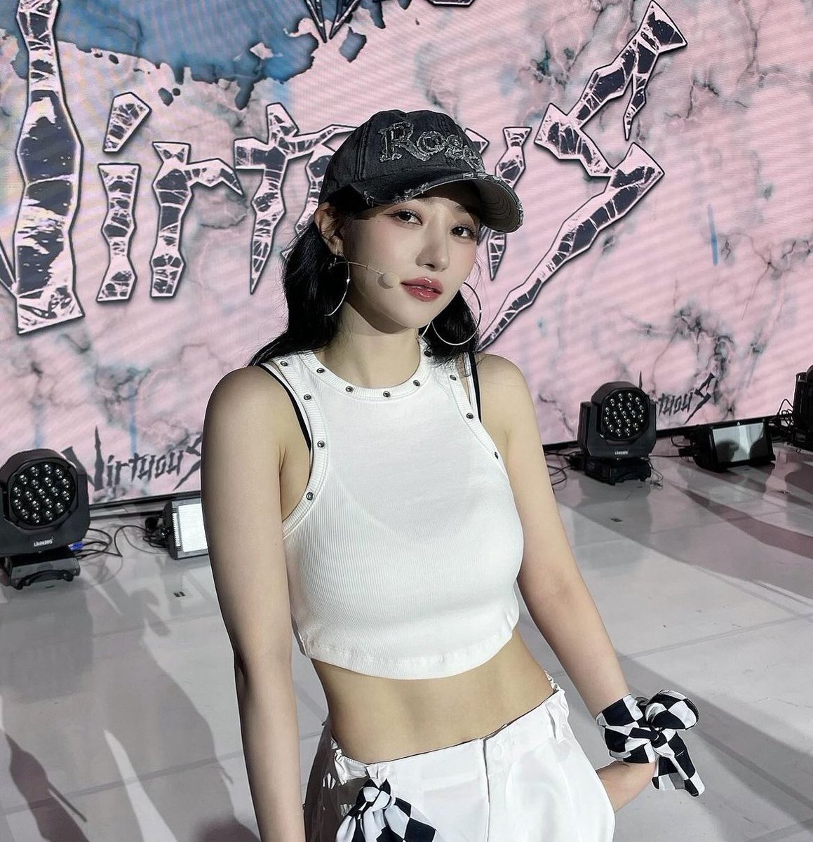 aespacatcher's tweet image. these two sit at the same table LORD HAVE MERCY 
#dreamcatcher #aespa