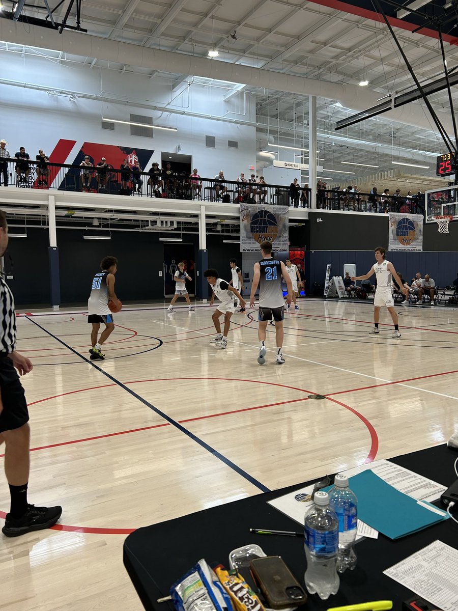 RecruitLook Hoops Kansas (@rl_hoopsks) on Twitter photo AEF leads BTB 42-35 at halftime in what was one of the most wild halves of the spring and summer. 
17 made threes combined in the first half
<a href="/RL_Hoops/">RecruitLook Hoops</a> 
<a href="/AEF_Academy/">AEF Academy</a> 
<a href="/BTB_Bball/">BTB_ks</a> AEF leads BTB 42-35 at halftime in what was one of the most wild halves of the spring and summer. 
17 made threes combined in the first half
<a href="/RL_Hoops/">RecruitLook Hoops</a> 
<a href="/AEF_Academy/">AEF Academy</a> 
<a href="/BTB_Bball/">BTB_ks</a>