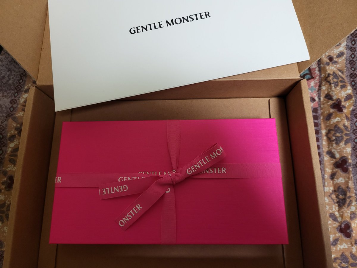 davidavidavidou's tweet photo. つい買ってしまった・・・・(´>∀<｀)ゝ

先月もモンキーフリップで1本買ったばかりなのに(；´・ω・)

ピンクの箱が可愛い( * ֦ơωơ֦)

これはプライベート用に使うヾ(*´∀｀*)ﾉ

明日レンズ入れに行かなければεε＝(((((ﾉ･ω･)ﾉ

眼鏡はあと3本ぐらい欲しいのがある(；－ω－)ｳｰﾝ https://t.co/gSlPXHv3v3