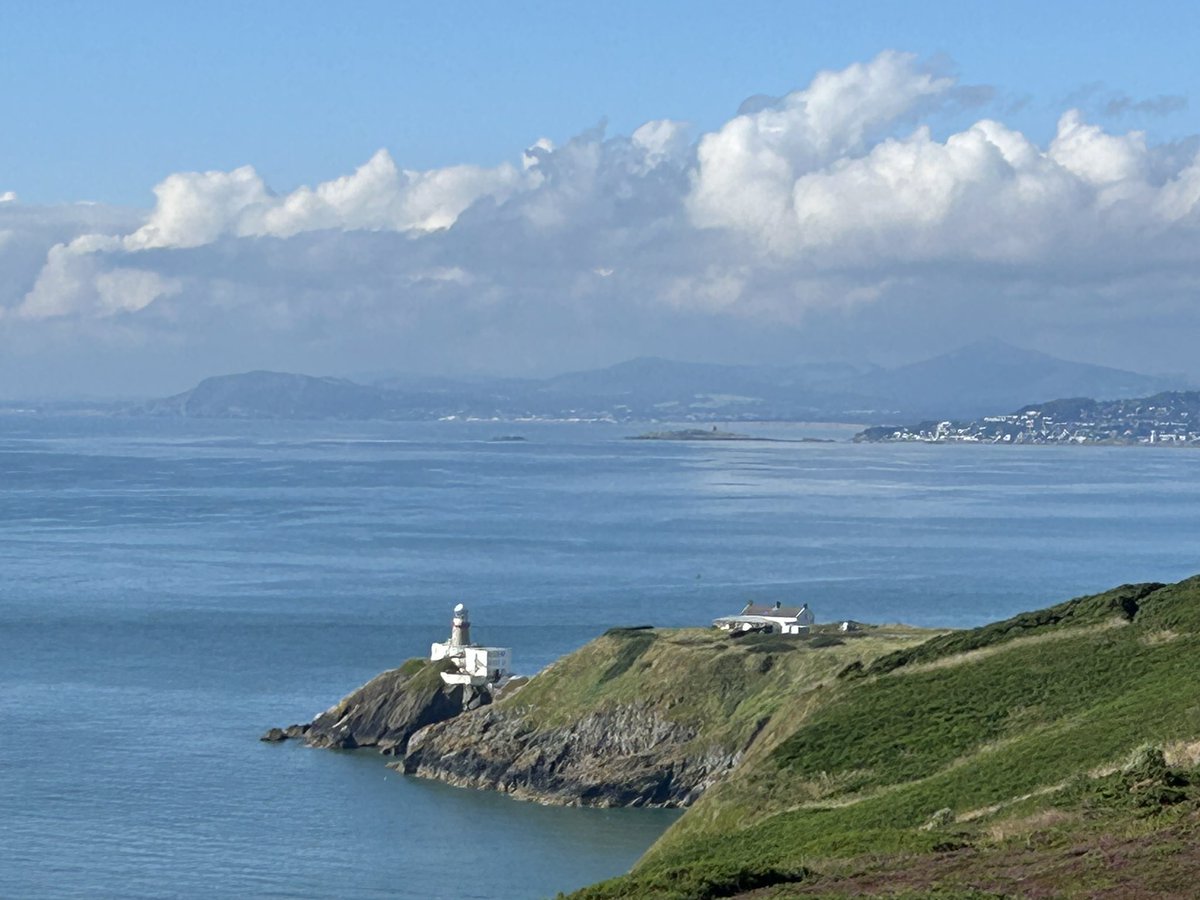 PSherlock's tweet photo. @McArdlePhoto @PhotosOfDublin @DiscoverIreland @OldeEire @bbcniweather @barrabest @WeatherCee @angie_weather @AimsirTG4 @GoToIreland @Fingalcoco T’was a nice morning alright https://t.co/lMftvePtJb