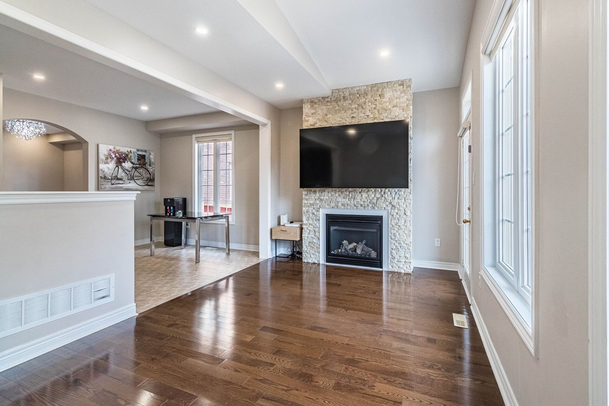 FabiolaMerza's tweet image. New Listing for sale
in Vaughan Ontario

More Details:
view.tours4listings.com/182-hansard-dr…

Fabiola Merza
Contact us now:
- 647.891.5533
- fabiolamerza@gmail.com
- fabiolamerza.com
- 2691 Credit Valley Rd, Mississauga, ON L5M 7A1