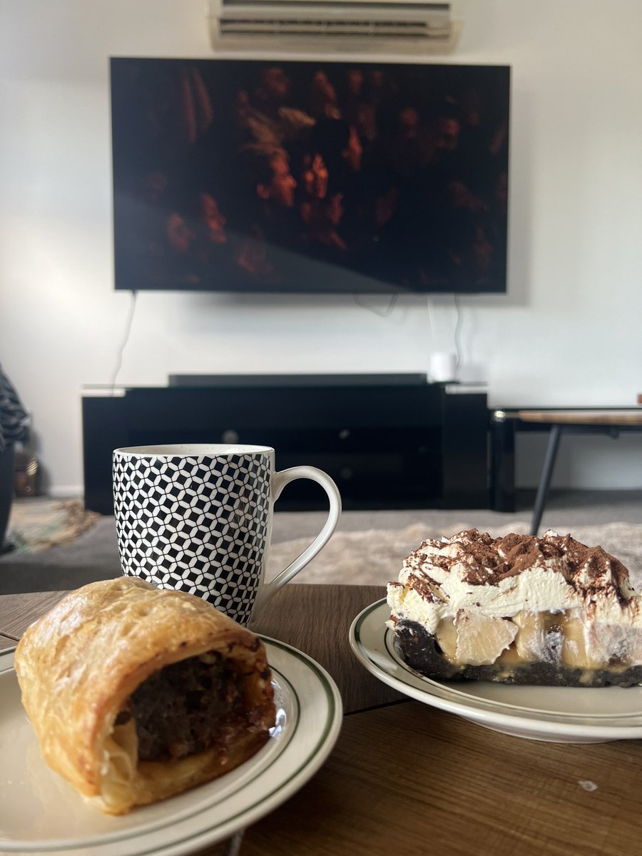 apipong_'s tweet photo. The next morning he bought me some treats before the long flight 😭. The perks of having golden retriever bf https://t.co/sXf0ATM4eI