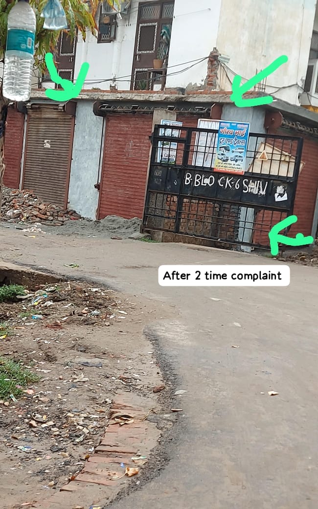 DelhiLocalNews2's tweet photo. @BJP4UP @gdagzb @AtulGargBJP @myogioffice @Yashvee66358163 @NppLoni लोनी को भरस्टाचार की राजधानी कहा जा सकता हैँ कोई कार्यवाही नहीं होती, जबकि पिछले 7 साल से जनप्रतिनिधि के सारा संज्ञान में रहता हैँ!क्या सारे ज़ोनो के जेई और नोडल अफसर ऊपरतक इस अवैध निर्माण का पैसा पंहुचाते हैँ #Ramrajya https://t.co/FXgSX02Ufx