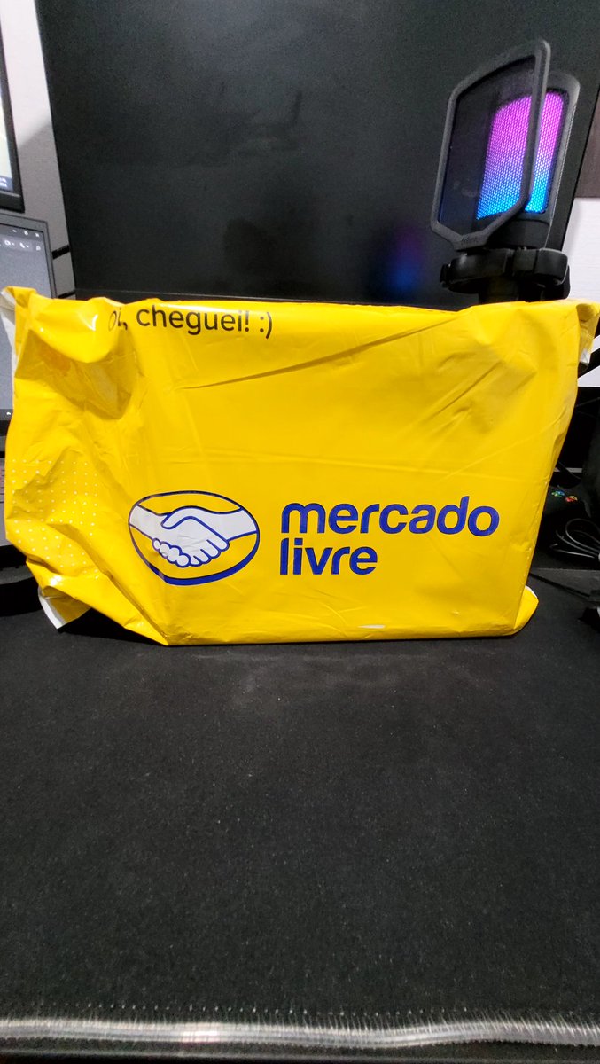 Italo_Vita's tweet photo. #Isei ontem e chegou hoje.
E ai, conseguem adivinhar o que é?
#MercadoLivre https://t.co/MlHwo8ahQf