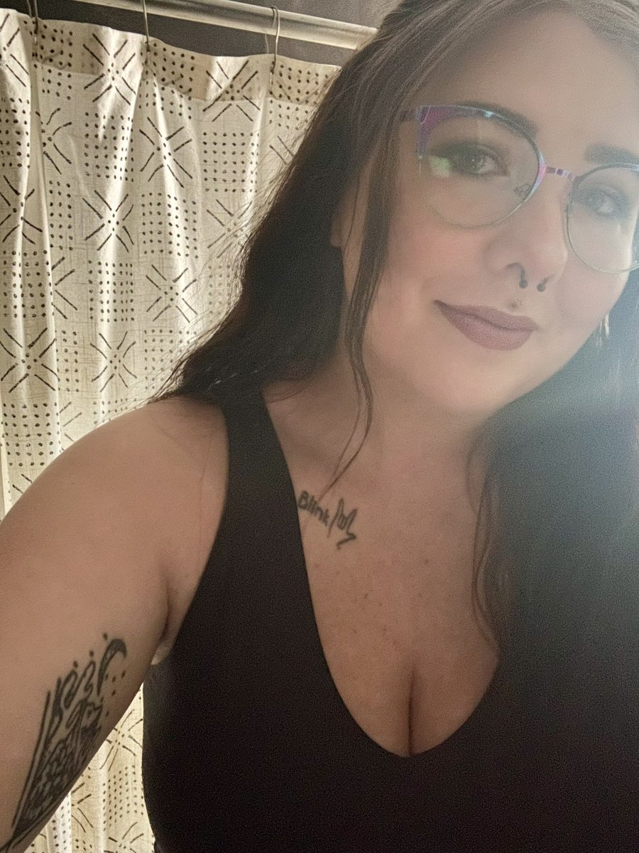 ShadesofBlue_16's tweet photo. Food truck festival ready 🌮🌽🍗  

#twitch #twitchaffiliate #twitchstreamer #smallstreamer #girlgamer #pcgaming #foodtrucks https://t.co/ESs3zqwtaW