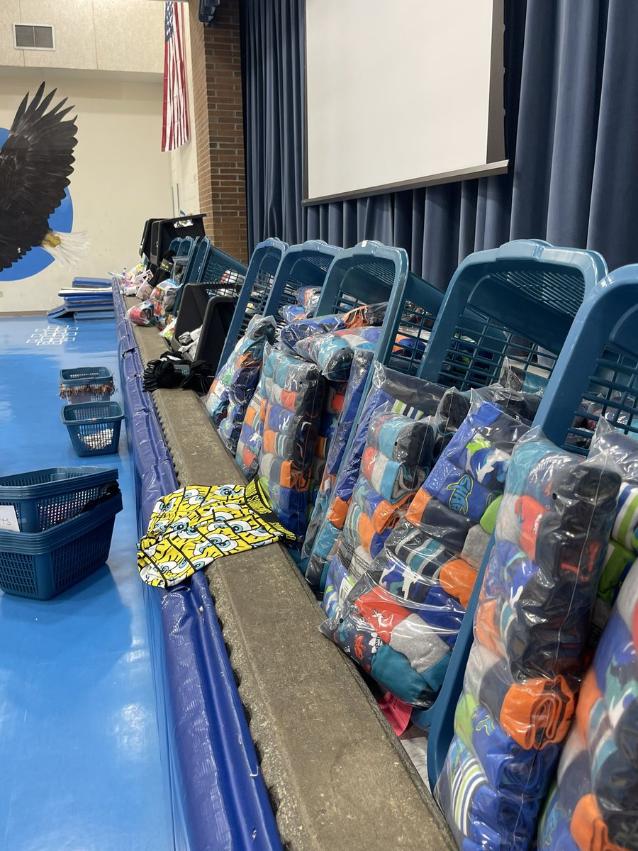 MCE_EastEagles's tweet photo. Mill Creek Give-Away is today- Saturday!1-3:00 PM at Mill Creek East Elementary school in Clayton. LOTS of great stuff for the kids back to school and it’s all free! @MillCreekSupt @StaceyMonnett #EA3 #ssBO https://t.co/BYn61DwVHQ