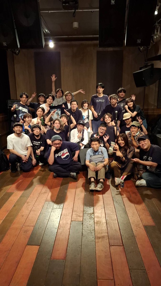 お陰様でflavorful,aromatic vol.7無事終了致しました。出演頂いたue
/yukue/shuto/bokunofune/Forbear/Gangliphone/HALFMUST/I have a hurtの皆様、スタッフの皆様、遊びに来て頂いた皆様、気にかけて頂いた皆様ありがとうございました！集合写真初めて撮った笑。