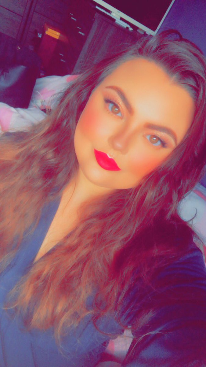 haven’t got dolled up for a while💋