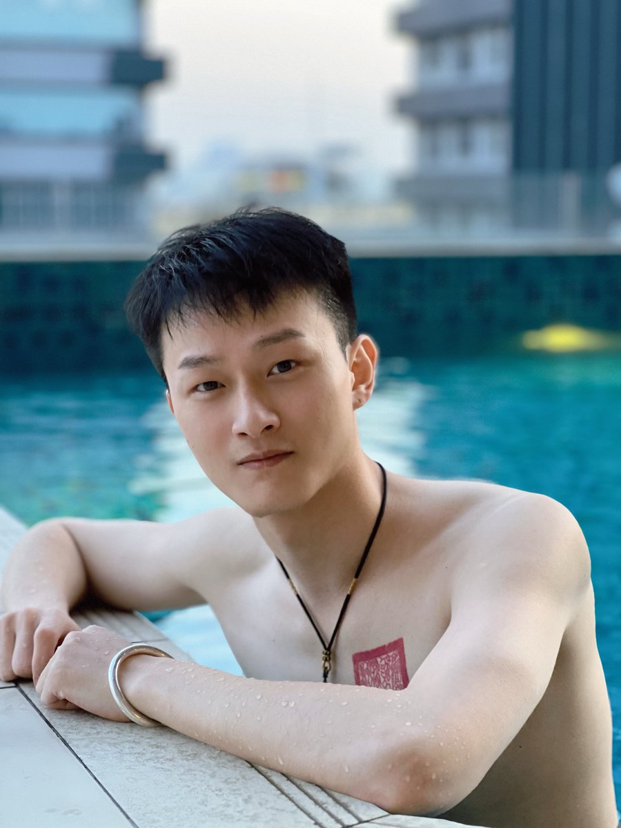 Jebo1993's tweet photo. 这么热的天下水还是好凉鸭🥶
出去玩有一个会拍照的小伙伴真的是太太太重要啦！ https://t.co/CqMrkb6Q3z