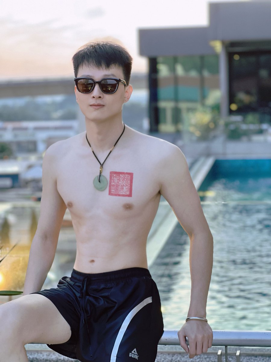 Jebo1993's tweet photo. 这么热的天下水还是好凉鸭🥶
出去玩有一个会拍照的小伙伴真的是太太太重要啦！ https://t.co/CqMrkb6Q3z