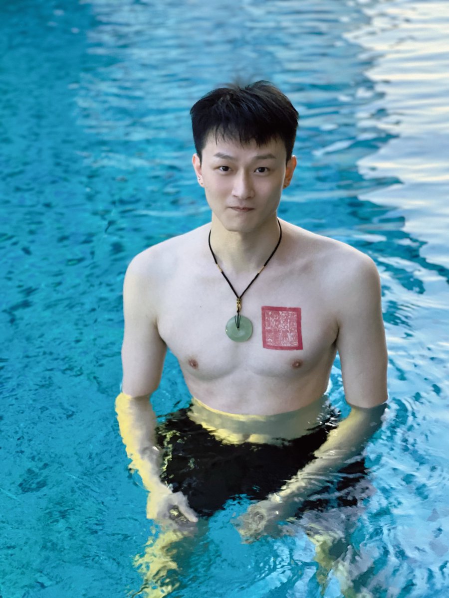 Jebo1993's tweet photo. 这么热的天下水还是好凉鸭🥶
出去玩有一个会拍照的小伙伴真的是太太太重要啦！ https://t.co/CqMrkb6Q3z