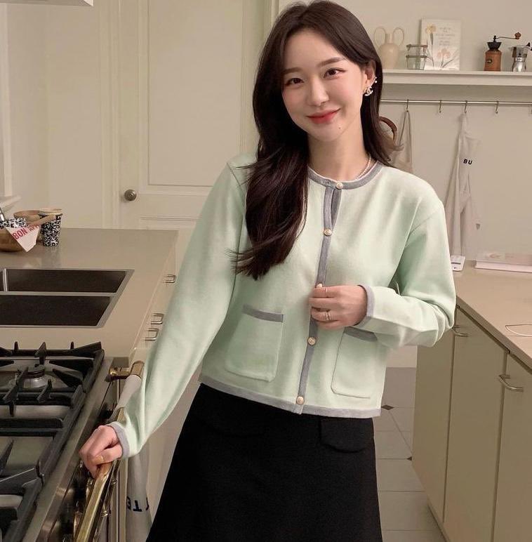 계속 웃으세요. 인생은 아름답고 웃을 일이 너무 많기 때문입니다.
