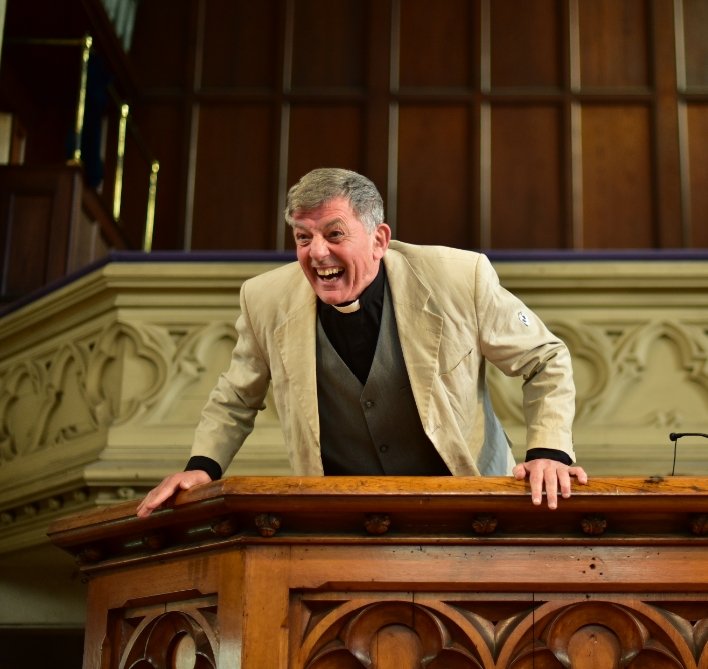 SHAW_2020's tweet photo. Anthony Wise brings his wonderful energy to #MrsWarrensProfession

We try not to bore him by asking him to deliver his immortal #WithnailAndI line, too much.

#GetInTheBackOfTheVan

See us on tour in July &amp; Aug, opening next week
@BrocJackTheatre

TICKETS
https://t.co/hetO03x4S8 https://t.co/XgcDKCgwF5