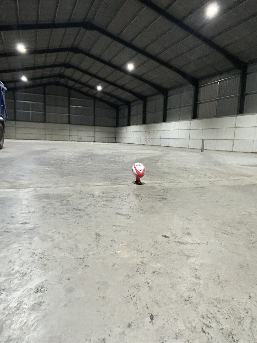 DFoster724's tweet photo. The one positive of a late harvest is that I still have a decent indoor rugby training facility. #harvest #rugby https://t.co/nuNc74Dd9k