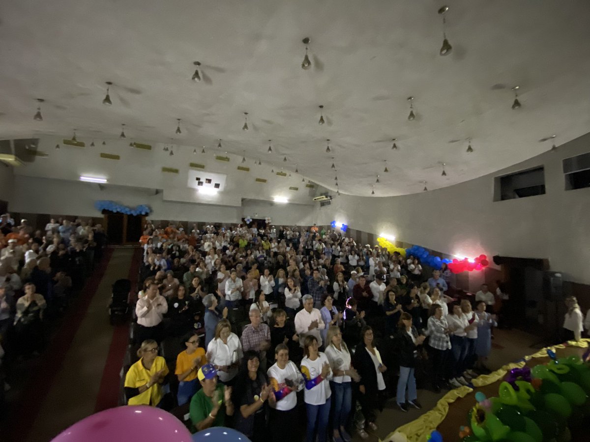 MeridaConVzla's tweet photo. Dr. Ángela Duarte, desde la Asamblea de Mujeres #ConVzla en el estado Mérida:

“@EdmundoGU no es solo un candidato es un aliado comprometido con nuestra causa, un defensor de nuestros derechos que entiende la urgencia de nuestra lucha y junto a @MariaCorinaYA vamos a ganar”. https://t.co/ubA0mOAfh2