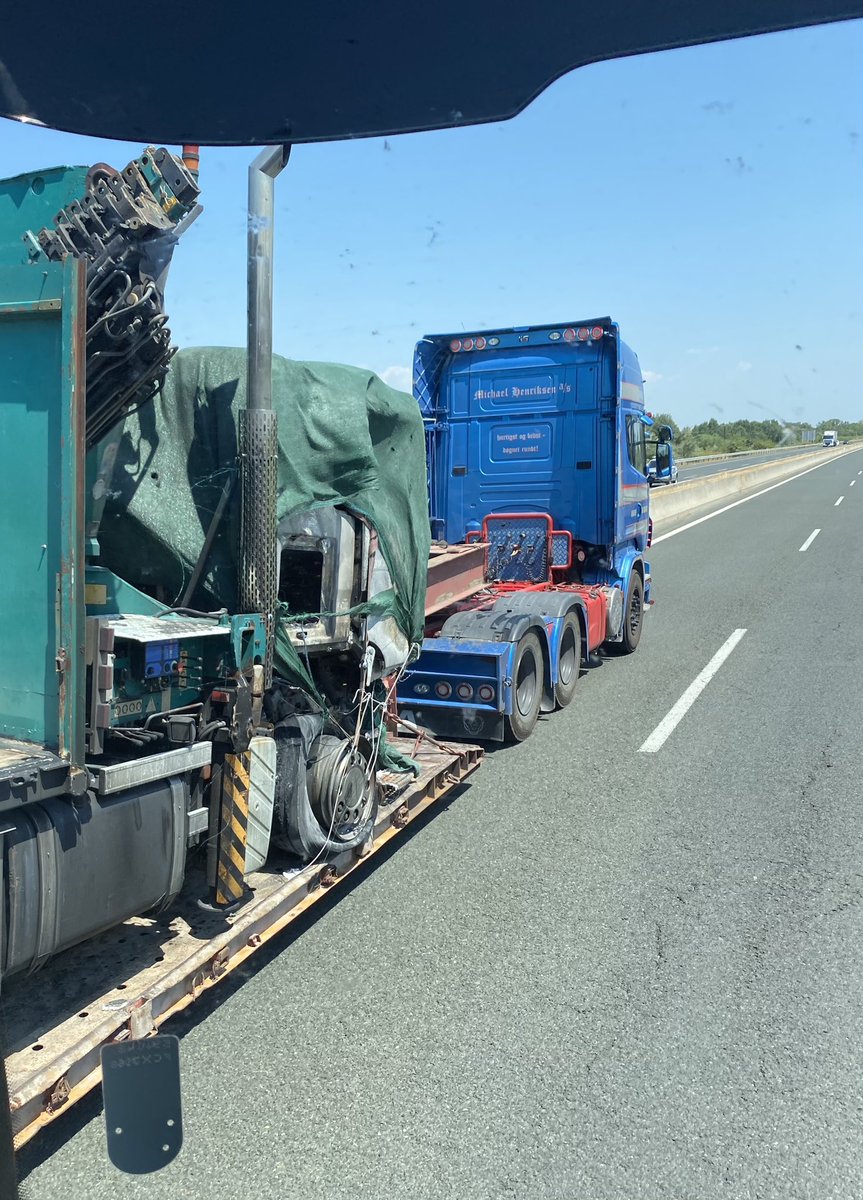 slot070's tweet photo. #AlexMiedema goede tijden slechte tijden.
Deze week zag ik deze truck opweg naar zijn nieuwe leven in Griekenland. Helaas brandde 🔥 hij uit, 15 km van haven Igoumenitsa 🇬🇷 Jammer 🥺
BN-FB-39 #mantga https://t.co/OKmTwg2byW
