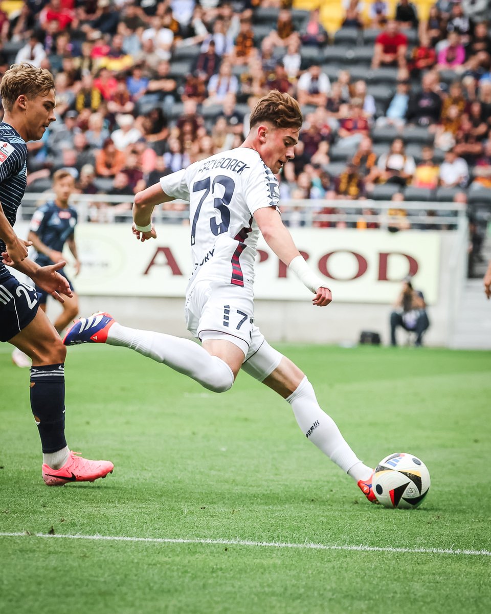 PogonSzczecin's tweet photo. 46' Gramy w drugiej połowie!
⚪️ 3-0 🔵 | #POGKOT https://t.co/OSSfUiWFp8