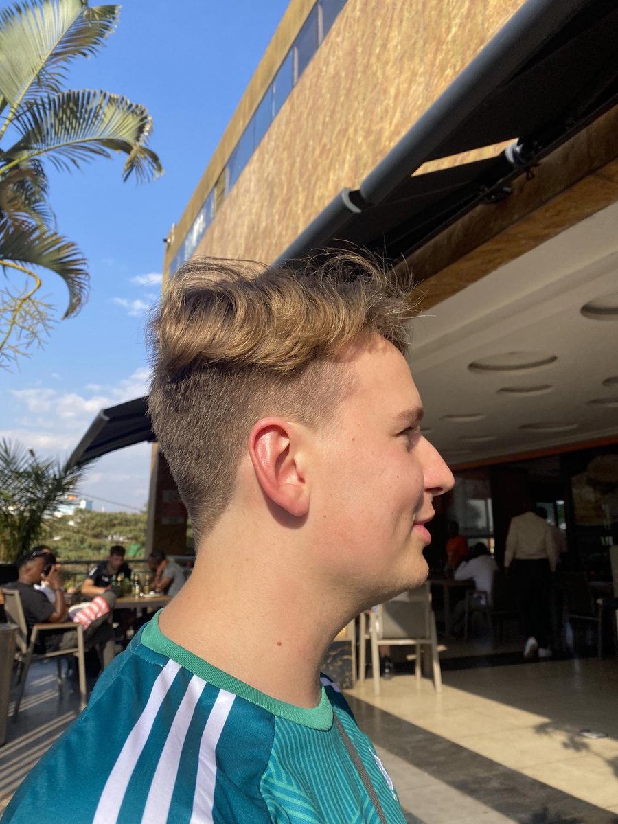 brassmannen's tweet image. Klippte mig i Rwanda👍tror frisören fick lite feeling