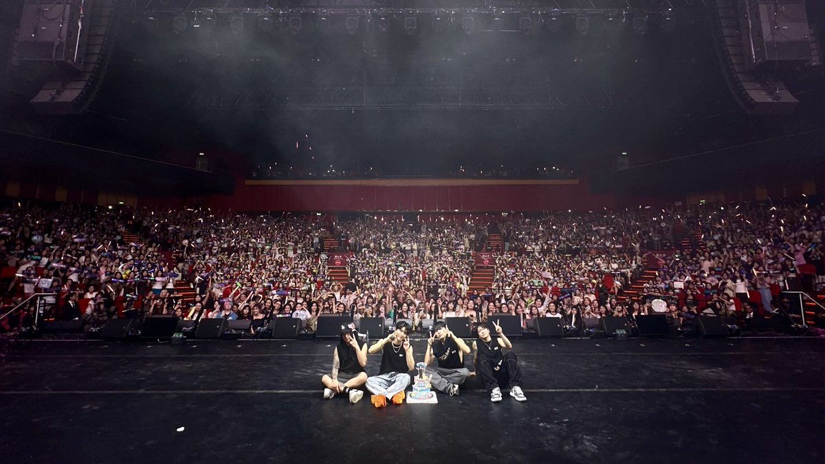 #Bcut 非常謝謝大家和我一起享受最後的巡演!
‘2024 HYPE UP IN ASIA’ 마지막 페이지를 완성해 준 🆔
오늘도 함께 해줘서 너무 고마워!💙