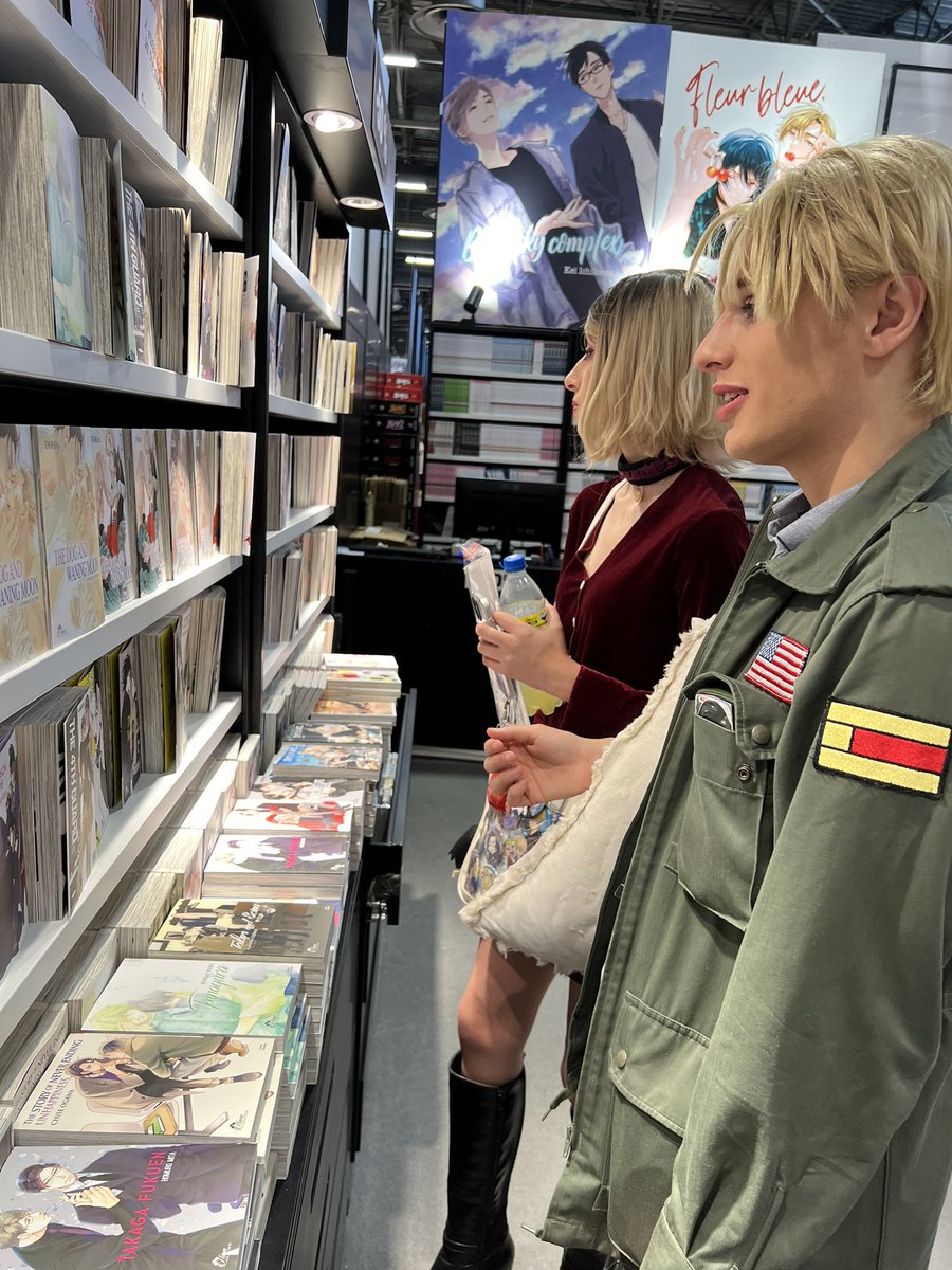 Ya0i_g00n's tweet photo. Wtf are Maria and James doing in the yaoi aisle  ??!!! https://t.co/rQB74OQWgC
