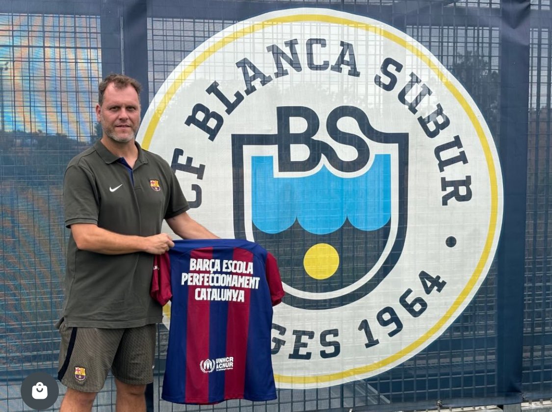 cfblancasub's tweet photo. Avui fem oficial l’acord de col.laboracio amb @BarcaAcademy pel perfecionament Catalunya on serem una de les seves seus diumenge a la tarda, +info https://t.co/l62HfOHwa3 #tecnificacio #formacio #futbolbase #futbolformatiu #sitges #barça #viulablanca #vengue https://t.co/OjNzTtP37G
