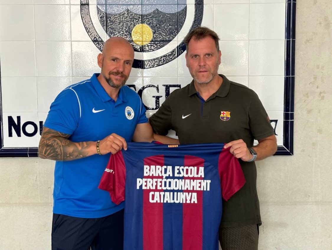 cfblancasub's tweet photo. Avui fem oficial l’acord de col.laboracio amb @BarcaAcademy pel perfecionament Catalunya on serem una de les seves seus diumenge a la tarda, +info https://t.co/l62HfOHwa3 #tecnificacio #formacio #futbolbase #futbolformatiu #sitges #barça #viulablanca #vengue https://t.co/OjNzTtP37G
