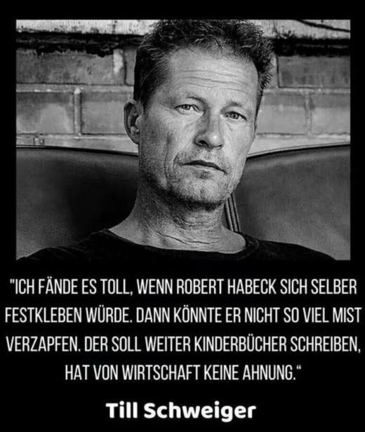 silverfrau's tweet photo. Auch eine blinde Henne findet mal ein Korn!👍 https://t.co/fRR7wANtnr
