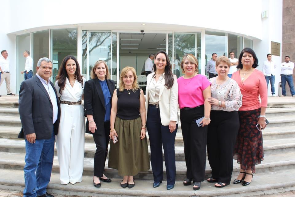 El día de ayer en representación del Gobernador Manolo Jiménez Salinas, el Secretario Oscar Pimentel, acompañó al  Secretario de Educación, Emanuel Garza Fishburn  a la presentación de la Lic. Lucia Azucena Ramos Ramos, como Directora General de nuestro subsistema.

Durante la