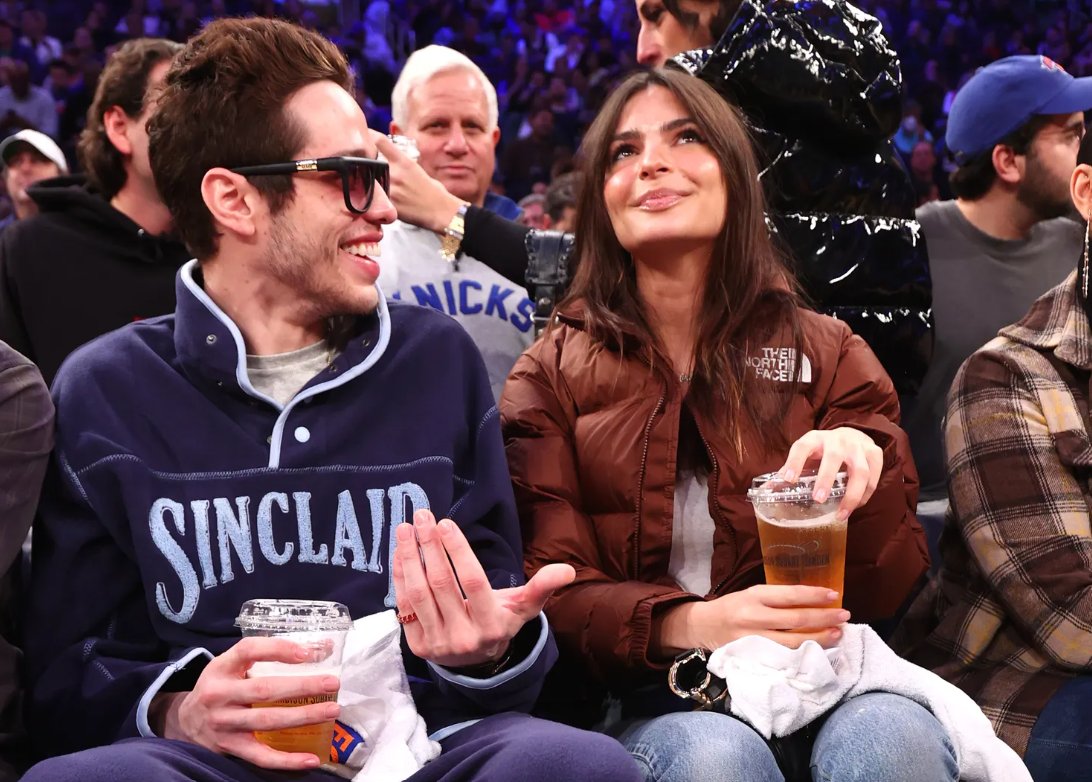 ResilienceOfMan's tweet photo. Pete Davidson is one of the ugliest yet most attractive male celebrities in show business.

From being an unknown comedian to dating the 𝗺𝗼𝘀𝘁 desired women in the world..

Here's how he keeps dating women out of his league: https://t.co/WeUPpL2O6c