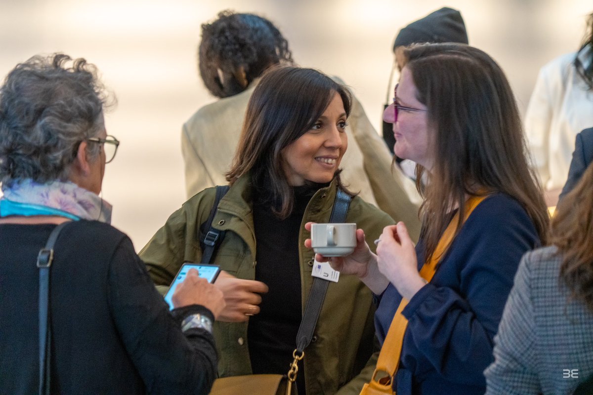 #Sororité 
➡️ Puissance par laquelle, après avoir frayé des brèches et ouvert des portes, nous permettons à celles qui nous suivent d’entrer à leur tour et de se déployer ! 
#GardeTonCoeur #Democratie #Women4Women