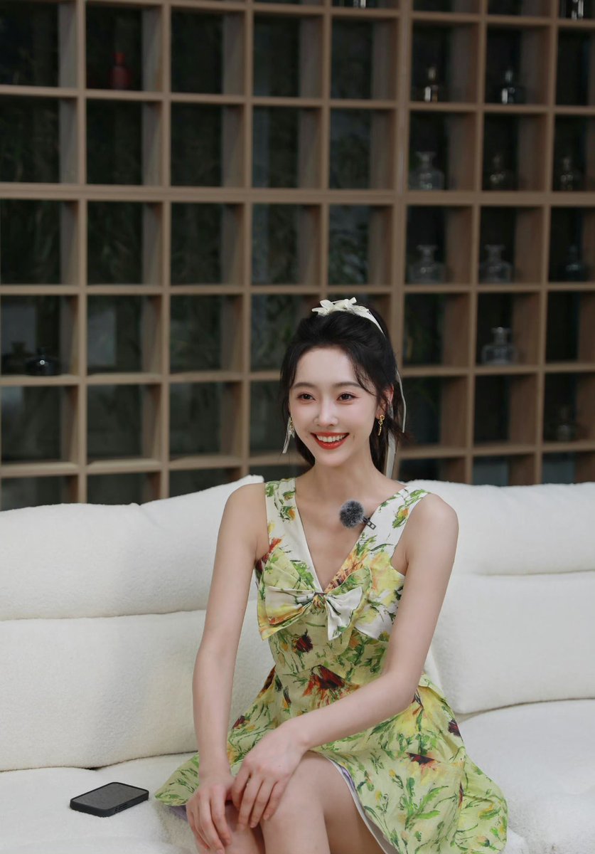 xuanlufanpage's tweet photo. 240711 #XuanLu weibo
“So this is how promoting works. Do you want to see how I attract customer? Today 12pm at Mangotv watch #FafaStore #马栏花花便利店 ep 2”
#宣璐 #선로 https://t.co/QerKJ2MjSx