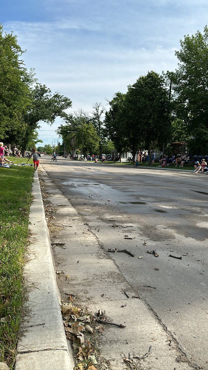 MutcherB's tweet image. Getting ready for @carmanmbfair parade! #norain #weekendplans #greatweather @CarmanMB