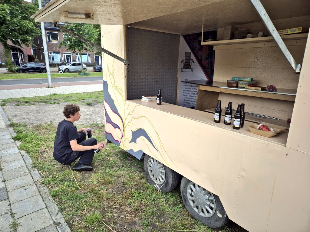 Nog tot 8 uur de Croesemarkt bij de keet aan de Croeselaan. Kom vooral langs voor buren, bier en betere muziek. Georganiseerd door <a href="/petvdluijtgaard/">petvandeluijtgaarden</a>