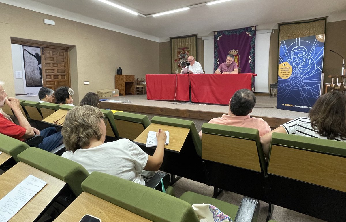 josealbertobm's tweet photo. Y finaliza con algunas verdades del Aquinate:

El ser humano es cuerpo y alma a la vez. Es materia y espíritu. Esto deja atrás el maniqueísmo.

Sto Tomás creyó y defendió la bondad de la creación. Hay que contemplar y cuidar las maravillas de la naturaleza, del universo https://t.co/3lnk1JosCW