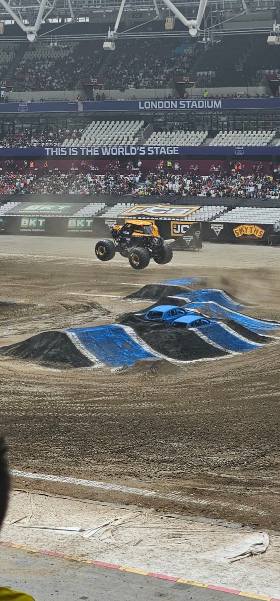 JamesKingman12's tweet photo. Great afternoon with the family at @MonsterJam thanks to @TicketsForGood https://t.co/TMgokNXMQs
