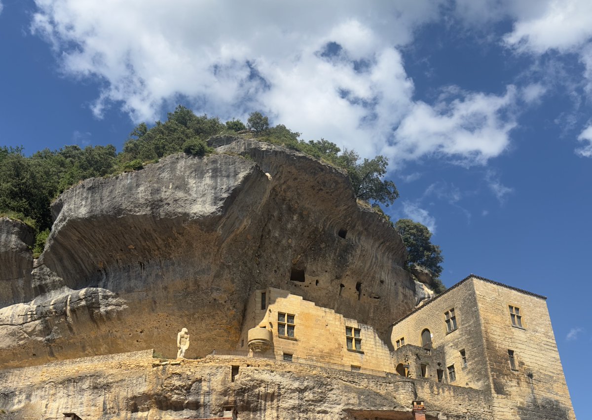 naturegraphique's tweet photo. Repérage aux Eyzies, pour mon prochain projet sur la biodiversité ... à la recherche de faucons pèlerin !
#videomapping #art #video #biodiversité #graphique #nature #vidéo #mapping #design #création #motion

Création Aurélien Lafargue _ Nature Graphique
https://t.co/R4NHrd7AVq https://t.co/bgBY9rj4QJ