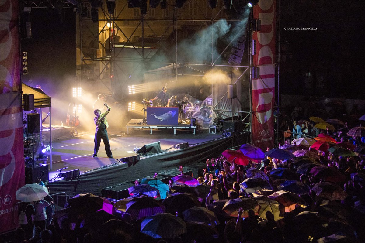 impressioni61's tweet photo. Nemmeno la pioggia ci può fermare!🐺
#ErmalMeta #ILupiDiErmal
#Buonafortunatour 🍀
#SeguilaBalena 🐋
#Alpaa
#Varallo https://t.co/TPMpXxwFsC