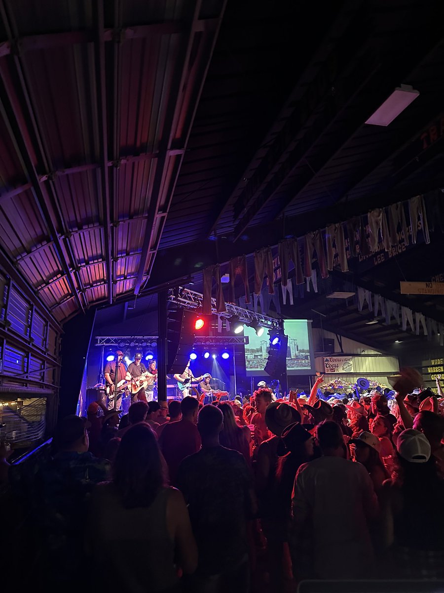 OlsenMediaEnt's tweet photo. From Friday night in the @Hodag Pavilion with @outlawdband 

O.M.E Lighting Production | Cool City Sound Production https://t.co/HPOhScYZmg
