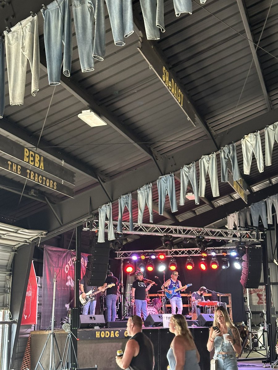 OlsenMediaEnt's tweet photo. From Friday night in the @Hodag Pavilion with @outlawdband 

O.M.E Lighting Production | Cool City Sound Production https://t.co/HPOhScYZmg