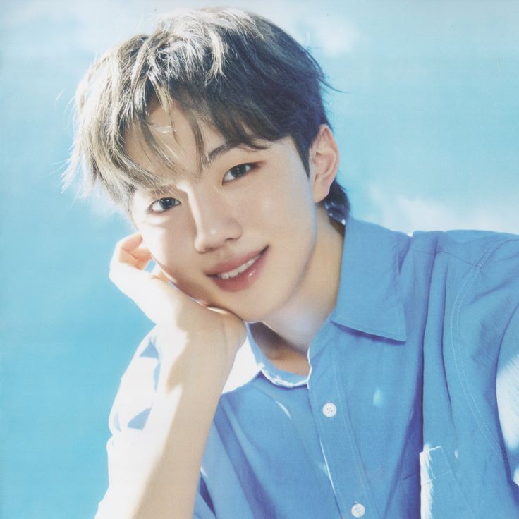 kbgmedia's tweet image. Happy birthday to #JIHOO from #EVNNE