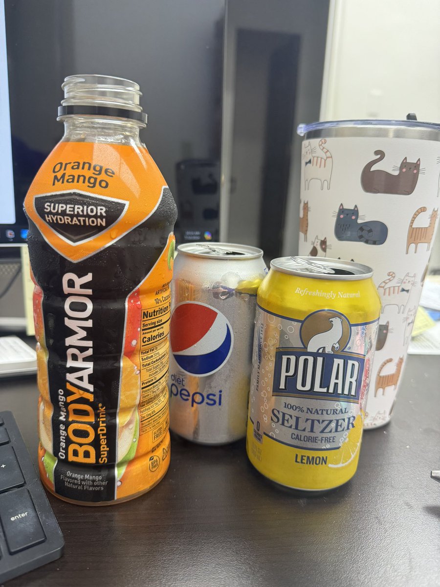 nlwisco's tweet photo. I don’t believe in monogamous simultaneous beverage consumption #quadruplefisting #stayhydrated #staycaffeinated #workingontheweekend https://t.co/2wvmGgwrPk
