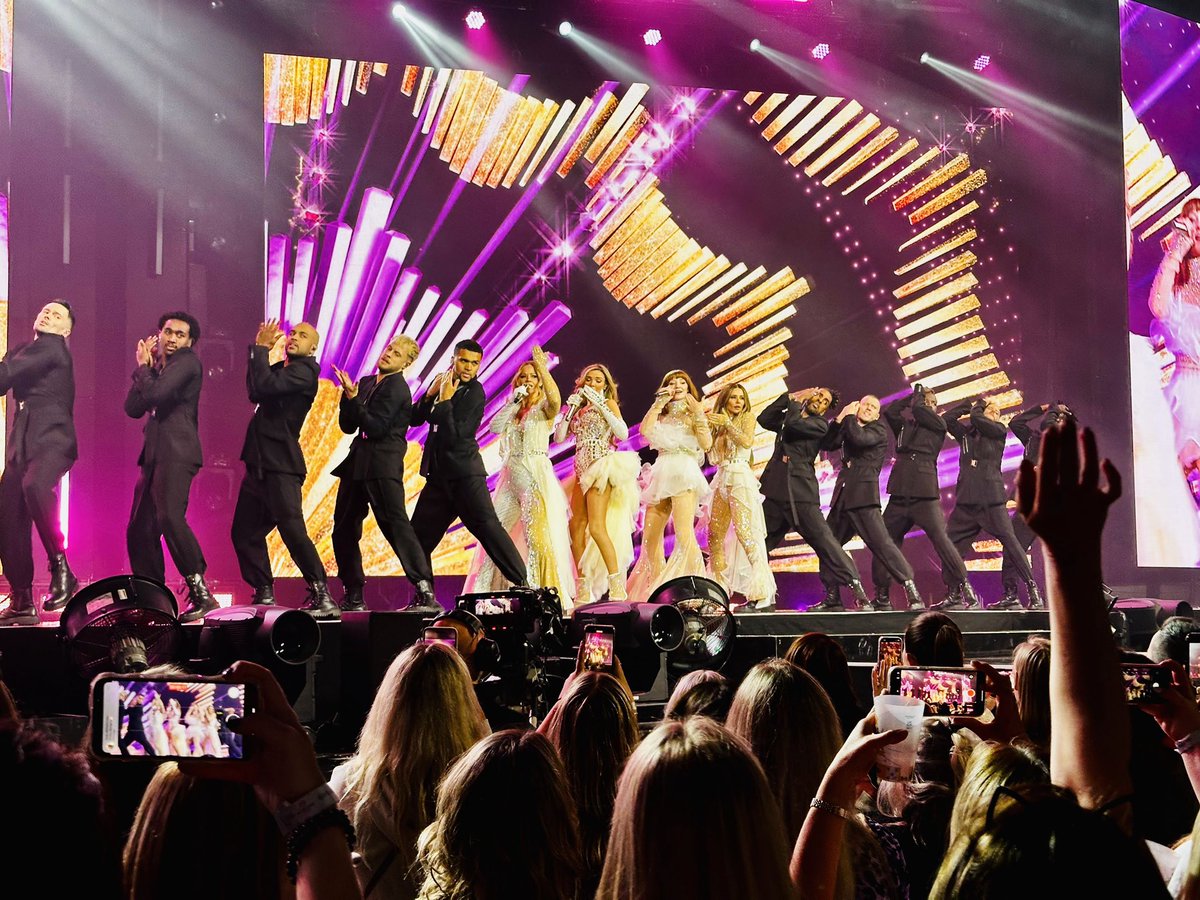 davidborme's tweet photo. @RememberingSaz @CherylOfficial @KimberleyJWalsh @NicolaRoberts @NadineCoyleNow @GirlsAloud https://t.co/04XxTtoiBB
