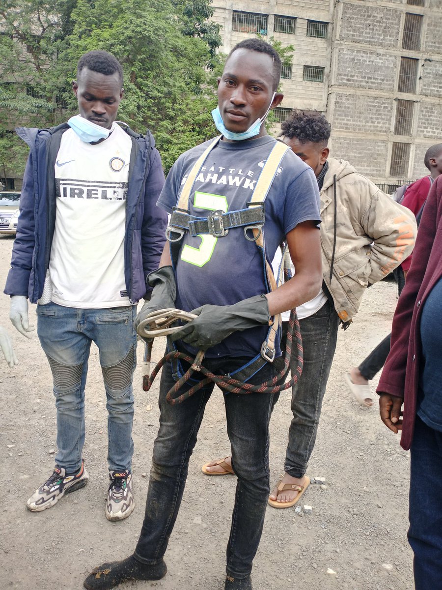 east_sideboys's tweet photo. WHAT A HERO WE'VE SEEN TODAY 
A photo worth a thousand likes 

#RutoMustGo City mortuary Tuesday is Tuesday https://t.co/OodddpNdXe