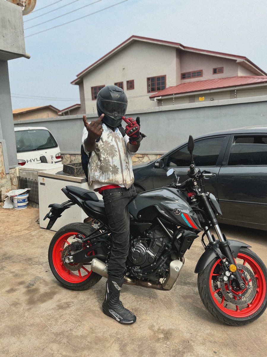 svmora_music's tweet photo. Music in my soul, and the open road at my feet. Living for the thrill and just Embracing the rhythm of the road and the beat of my heart. Music and motorcycles - my ultimate passions! 🎵🏍️ #SoulfulRider  #Motorcycles  #music #LivingOnTheEdge #RideOrDie  #MusicIsLife  #Adventure https://t.co/pVDhuk0f0Q