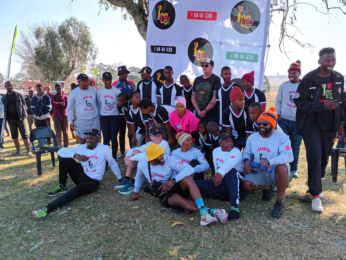 SportArtsCultur's tweet photo. 400km ICONS CHALLENGE

Handout of sport equipment and gear to Qokolweni Community and soccer players.
#anactivenation
#iamanicon
#iconsforchange https://t.co/xzZjf9wVnJ